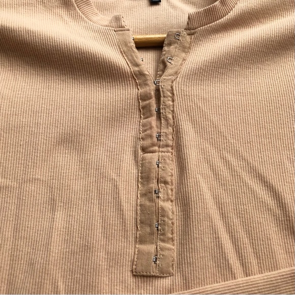 NWT 7 For All Mankind Long Sleeved Beige Ribbed Top - Size S - Picture 4 of 6